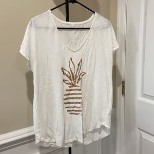 Lilly Pulitzer Size M Gold Pineapple White Tee
